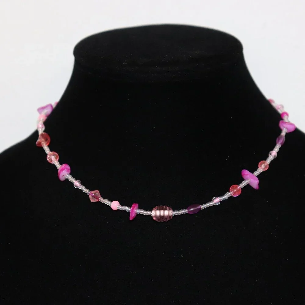 Beautiful NWOT pink and mermaid shimmer glass beaded necklace 16